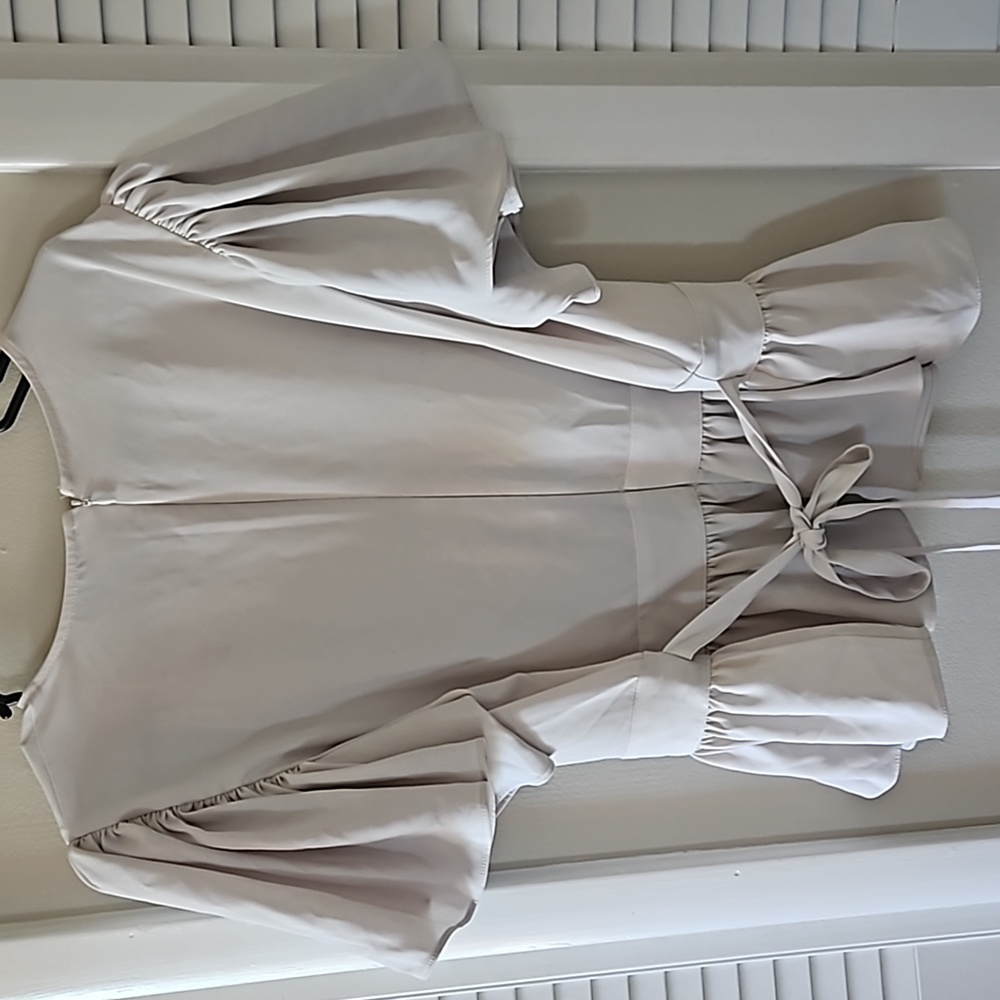 Express Ruffled top - Picture 2 of 3